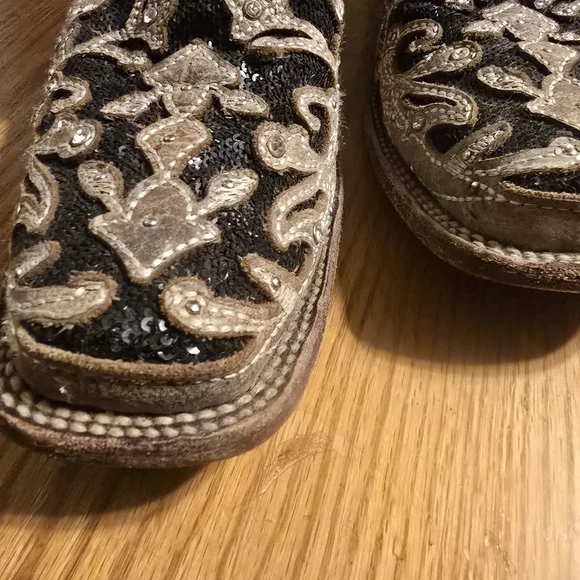 Women's Black and Silver Western Boots - Picture 9 of 11